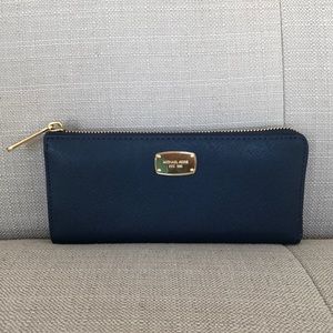 Michael Kors Jet Set Travel Zip Around Continental Navy Wallet
